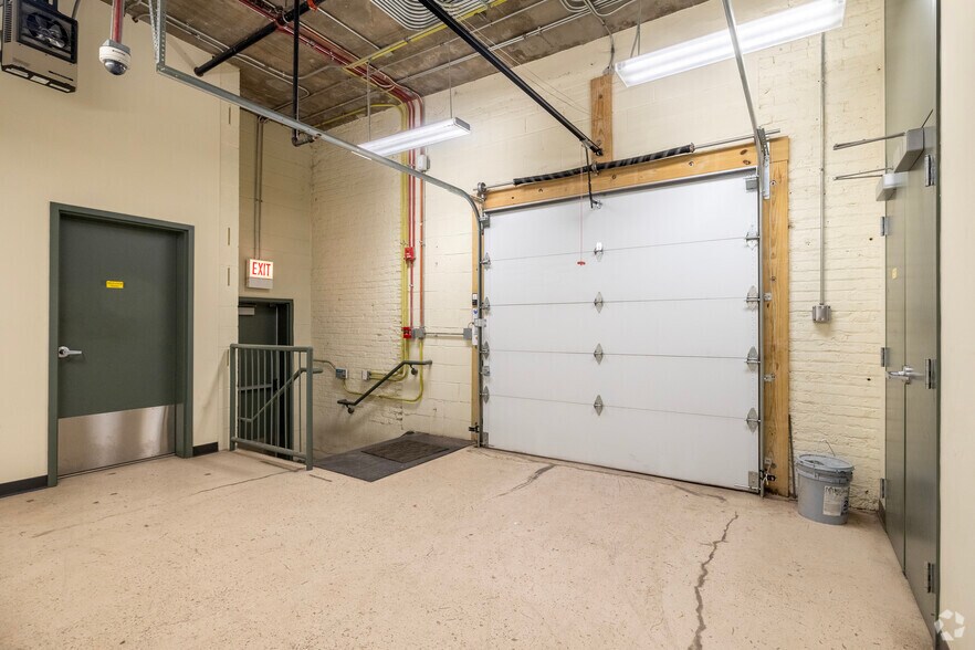More Photos Of 1821 W Berteau Ave, Chicago Loft Creative Space For Sale