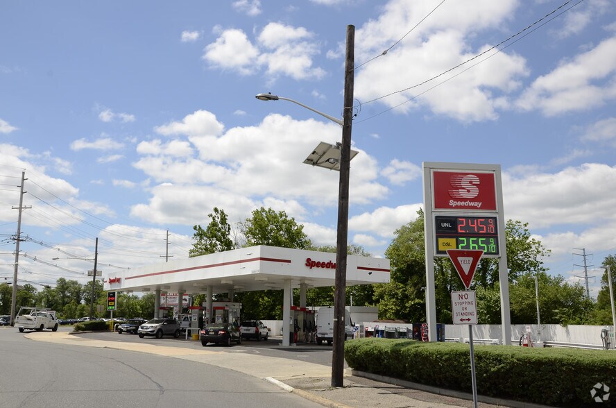 More Photos Of 342 N. Brooklawn Cir, Gloucester City Service Station For Lease