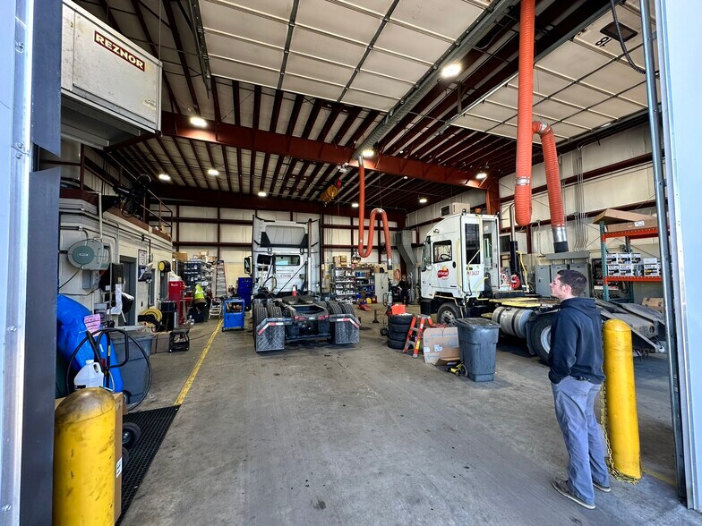 More Photos Of 2350-2400 Northridge Dr, Kaukauna Manufacturing For Sale