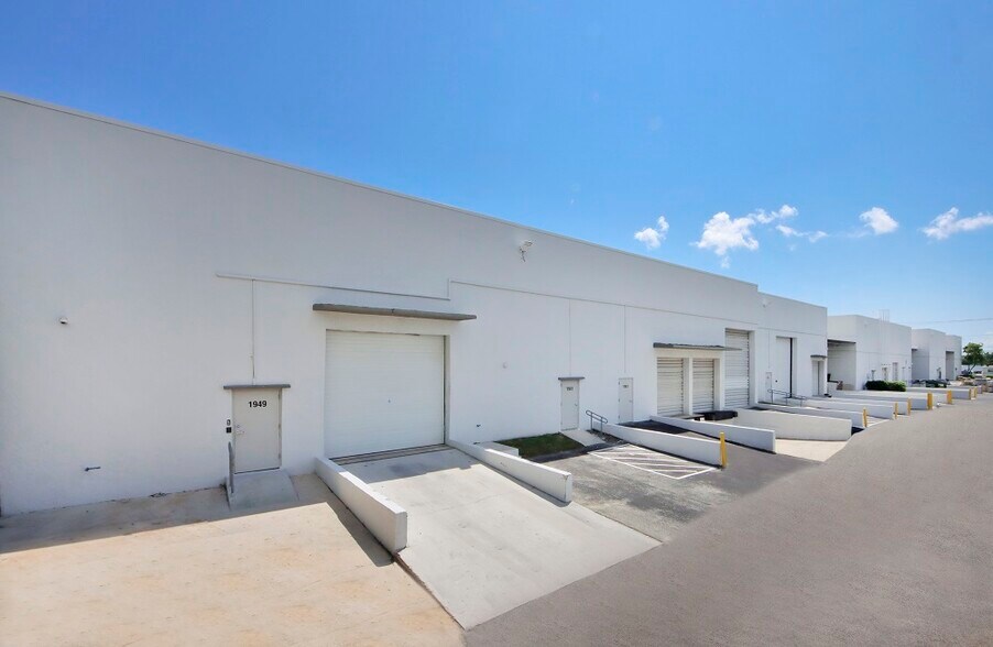 More Photos Of 1901-1949 Tigertail Blvd, Dania Distribution For Lease