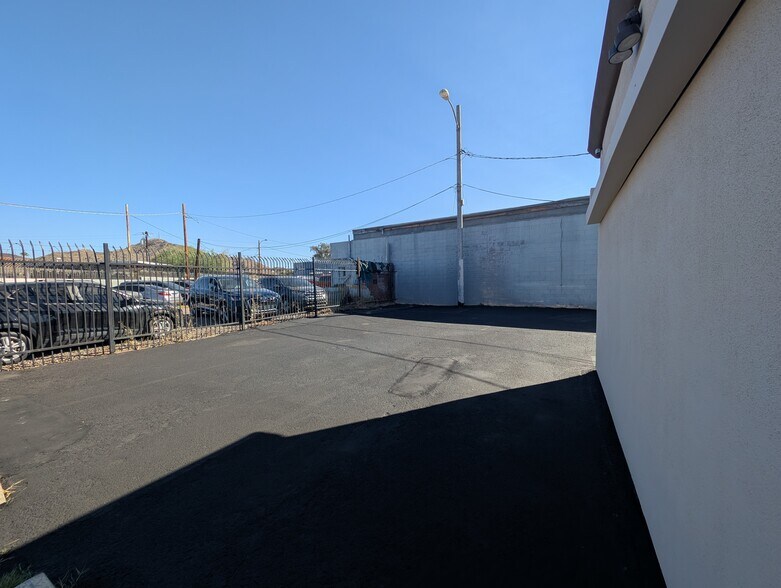 More Photos Of 9108 N Cave Creek Rd, Phoenix Office For Sale