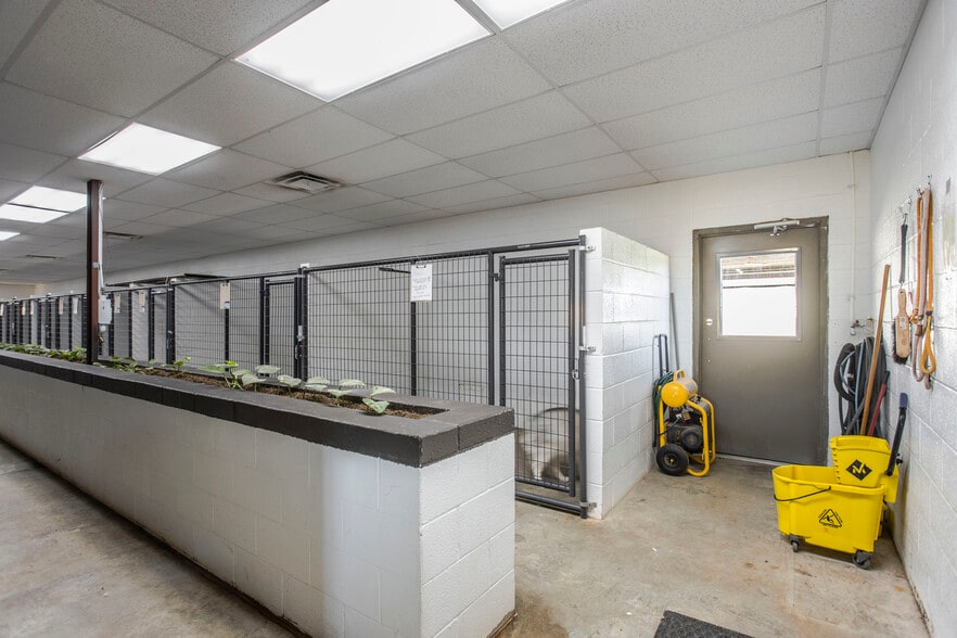 More Photos Of 39812 Hazel Dell Rd, Shawnee Veterinarian Kennel For Sale