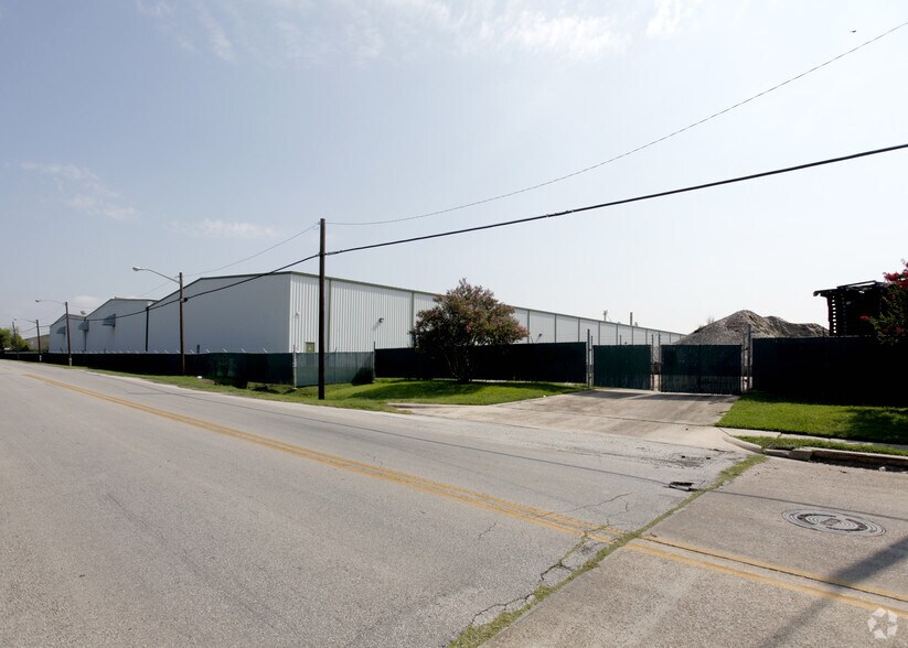 More Photos Of 4202 Fidelity St, Houston Manufacturing For Sale