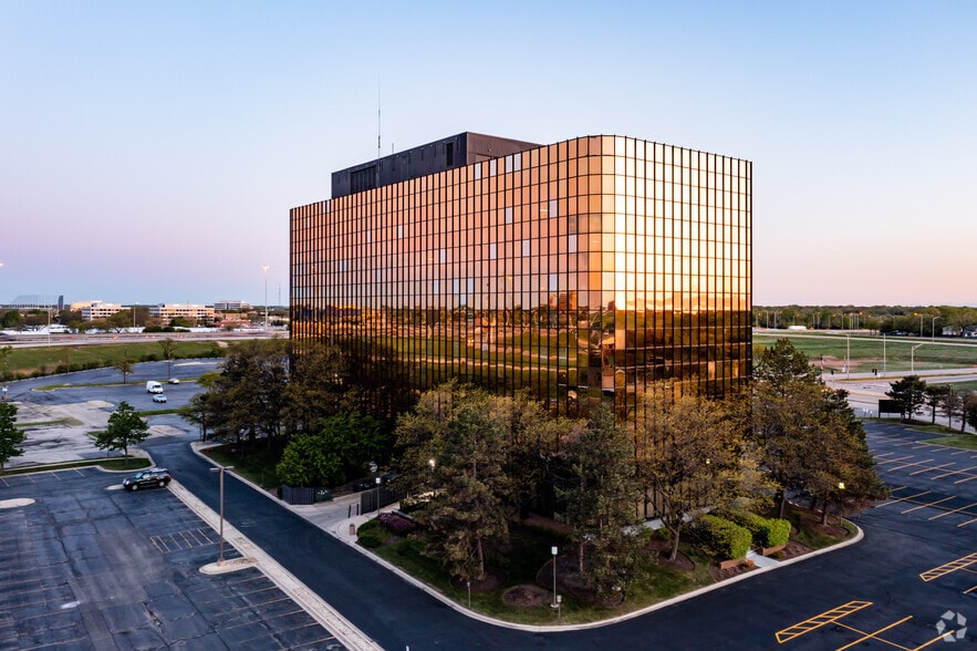 More Photos Of 3601 Algonquin Rd, Rolling Meadows Office For Lease