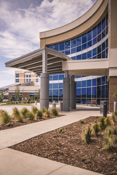 More Photos Of 1701 Veterans Dr, Florence Hospital For Lease