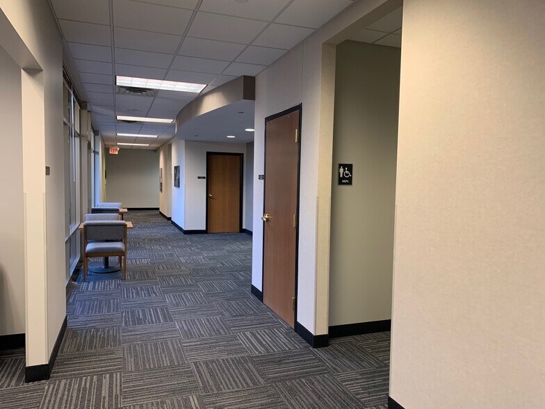 More Photos Of 5505 Cottonwood Ln, Prior Lake Office For Sale