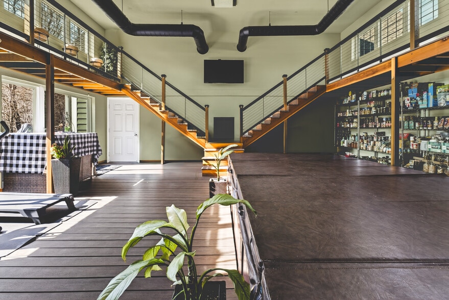 More Photos Of 690 Main St, Vintondale Loft Creative Space For Sale