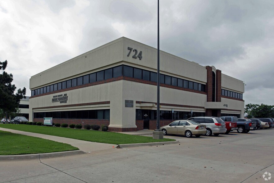 More Photos Of 724 24th Ave NW, Norman Medical For Sale