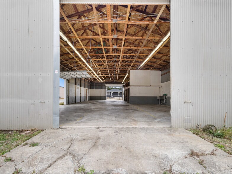 More Photos Of 3261 New Bern Hwy, Jacksonville Light Distribution For Sale