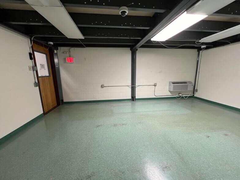 More Photos Of 2305 W Altorfer Rd, Peoria Light Manufacturing For Lease