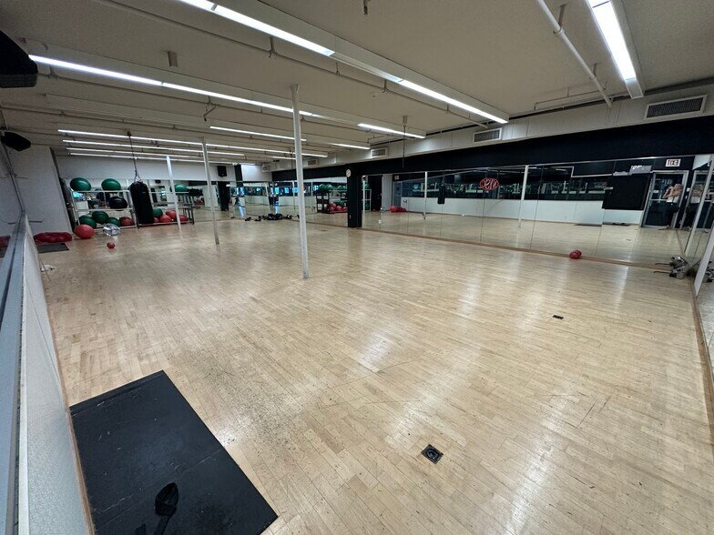 More Photos Of 349-351 New York Ave, Huntington Health Club For Lease