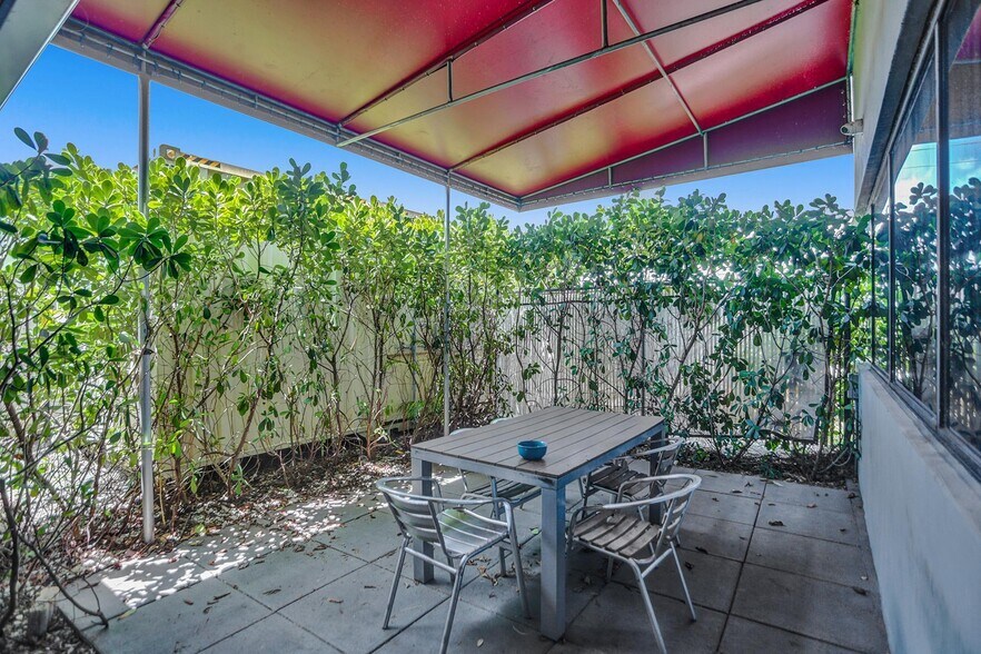 More Photos Of 2870 Stirling Rd, Hollywood Light Distribution For Lease