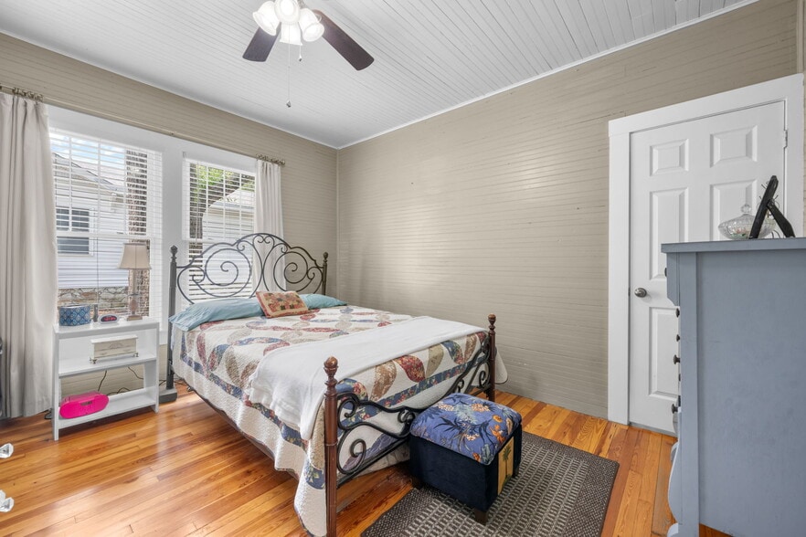 More Photos Of 3084 W Main St, Claremont Office For Sale