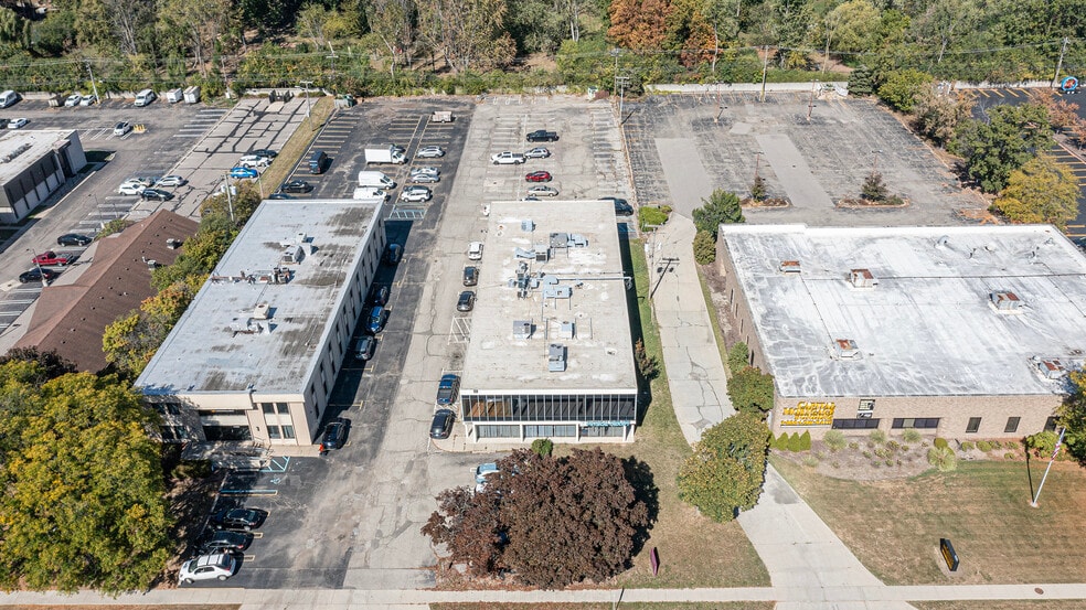 More Photos Of 17220 W 12 Mile Rd, Southfield Office For Sale