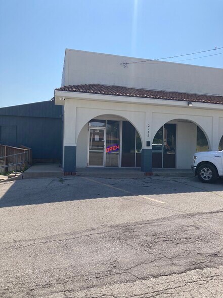 More Photos Of 2715 N Belt Hwy, Saint Joseph Freestanding For Lease