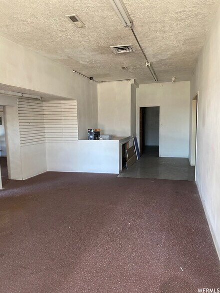 More Photos Of 545 E 100 N, Price Office For Sale