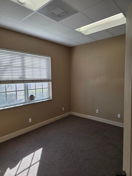 More Photos Of 2505-2511 Seven Springs Blvd, New Port Richey Office For Sale