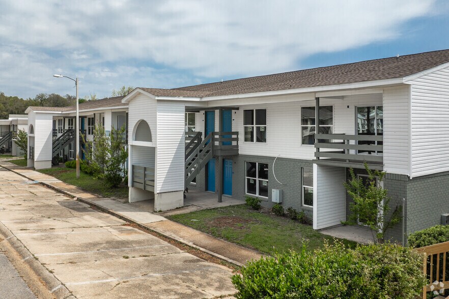Primary Photo Of 4600 Twin Oaks Dr, Pensacola Apartments For Sale