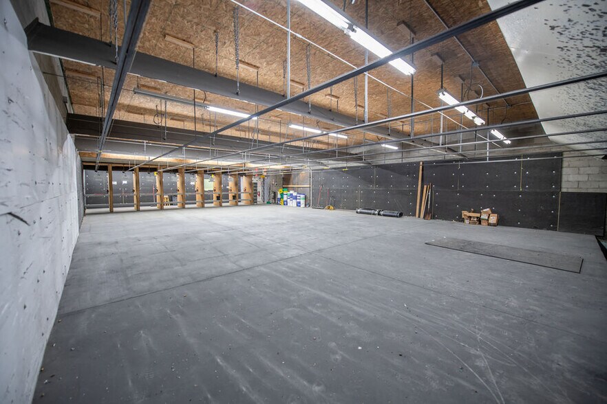 More Photos Of 1315 N Wooster Ave, Strasburg Freestanding For Lease