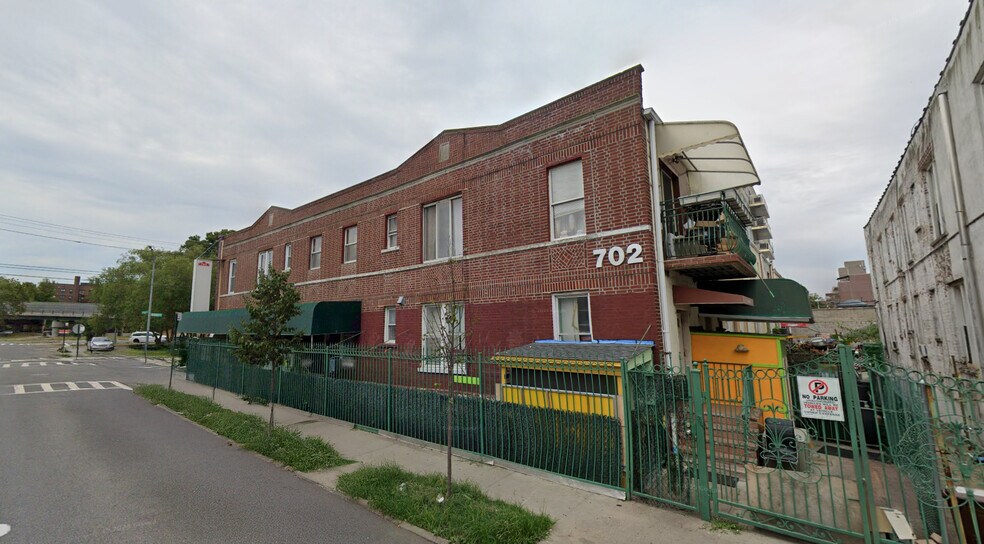 More Photos Of 702 Banner Ave, Brooklyn Multifamily For Sale