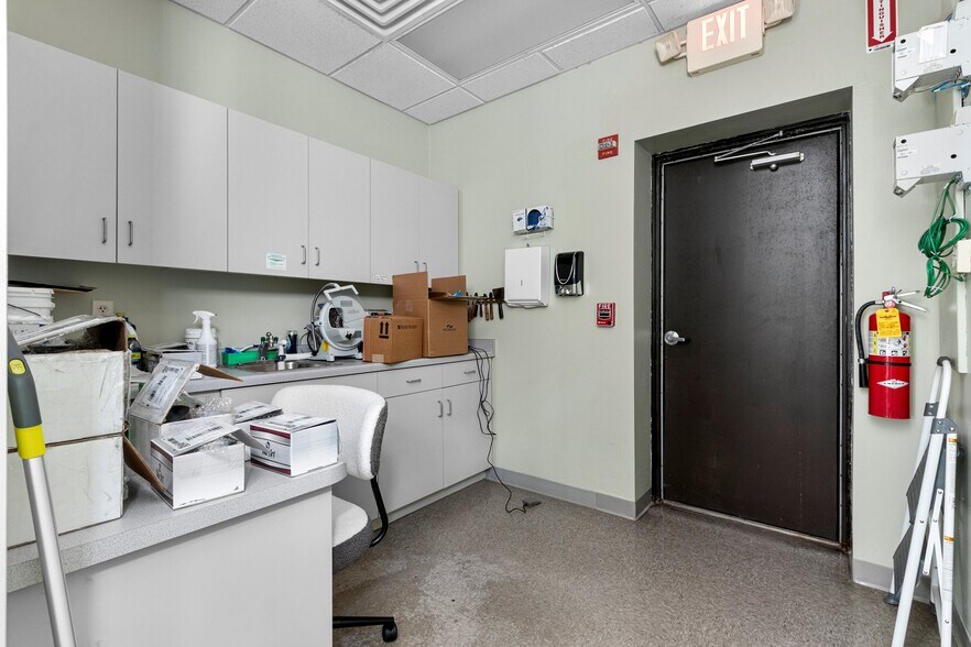 More Photos Of 445 S Adams St, Green Bay Office For Lease