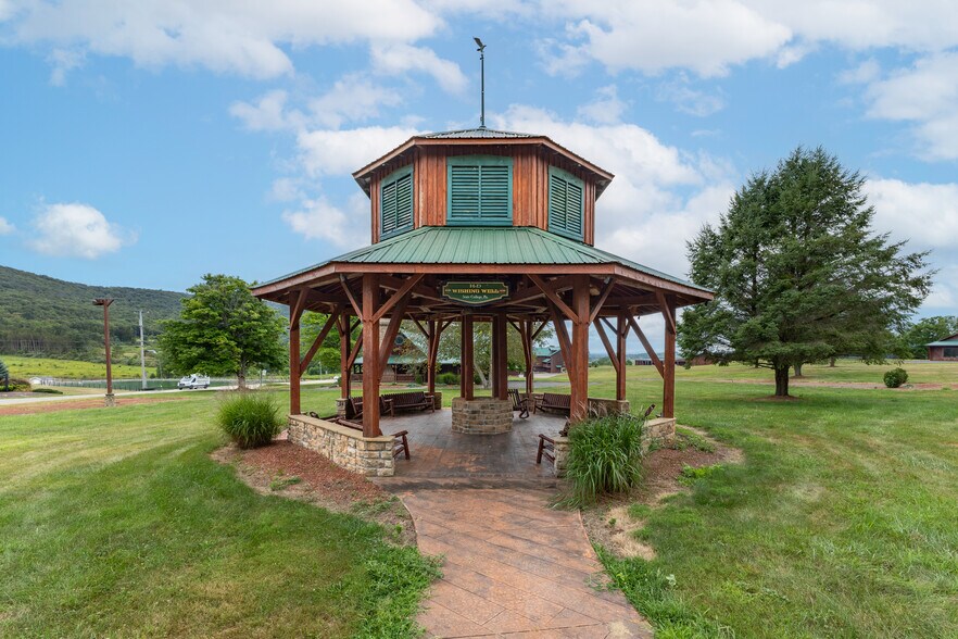 More Photos Of 107 Yearicks Blvd, Centre Hall Auto Dealership For Sale