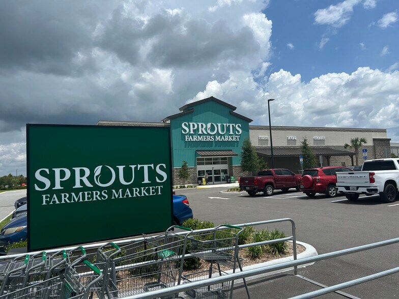 More Photos Of 1587 N Williamson Blvd, Daytona Beach Storefront For Lease