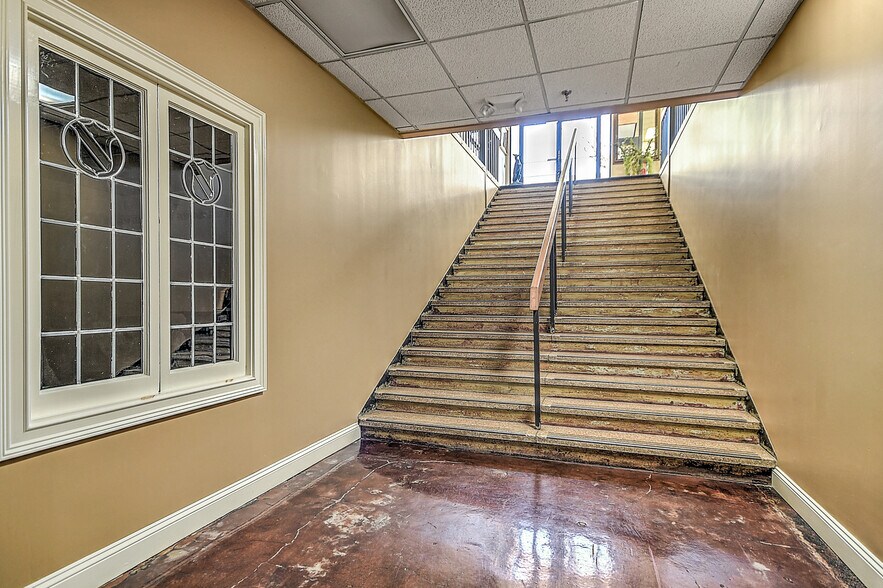 More Photos Of 220 Broad St, Kingsport Flex For Sale