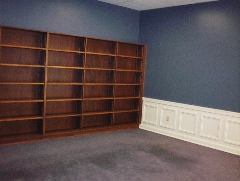 More Photos Of 235 DeSiard St, Monroe Office For Lease