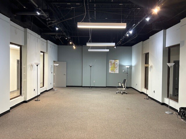 More Photos Of 1144 Mailing Ave, Atlanta Warehouse For Lease