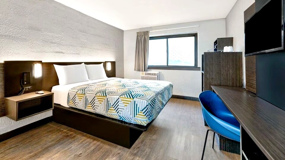 More Photos Of 616 33rd Ave SW, Cedar Rapids Hotel For Sale