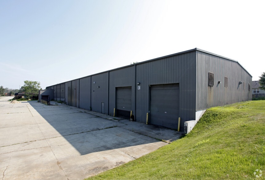 More Photos Of 2111 W Thompson Rd, Fenton Warehouse For Lease