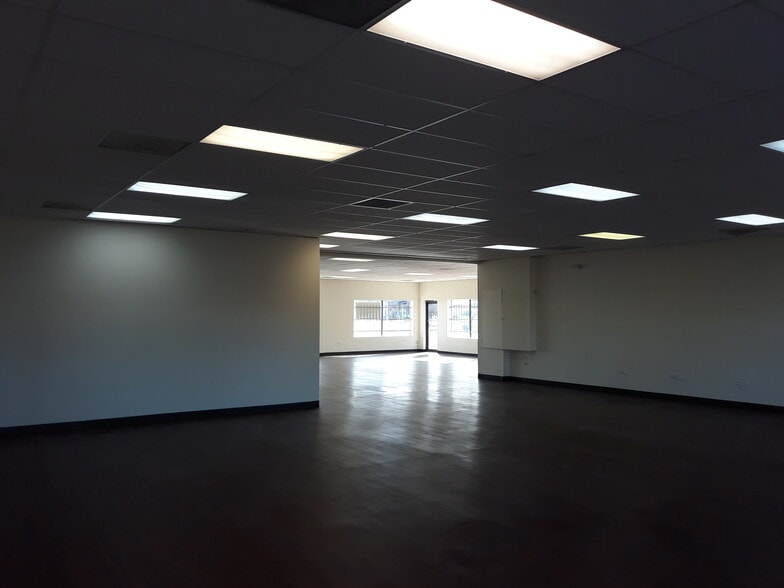 More Photos Of 1551 Chambers Rd, Aurora Freestanding For Lease