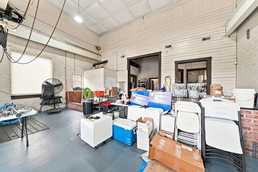 More Photos Of 68 W Maiden St, Washington Freestanding For Sale