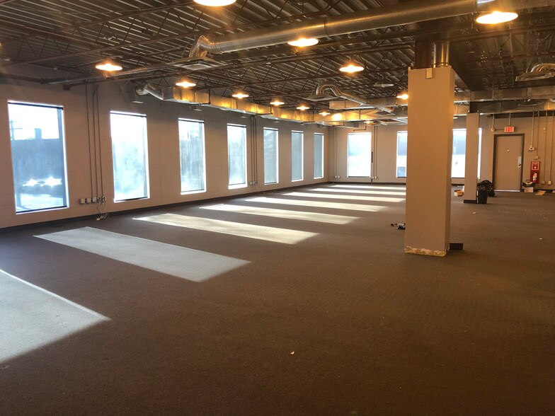 More Photos Of 1324 36th Ave NE, Calgary Warehouse For Sale