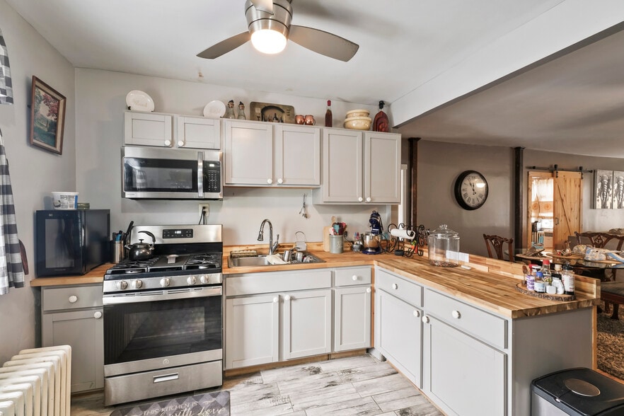 More Photos Of 165 Madison Ave, Albany Storefront Retail Residential For Sale