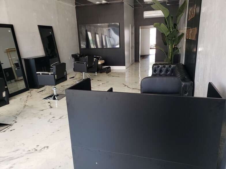 More Photos Of 438 N Fairfax Ave, Los Angeles Storefront For Lease