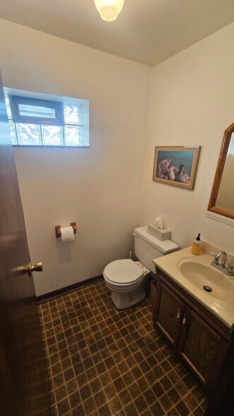 More Photos Of 18707 Burnham Ave, Lansing Office Residential For Sale
