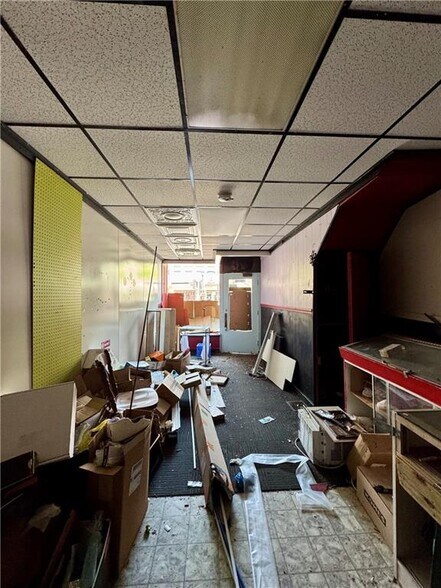 More Photos Of 230 E Main St, Palmyra General Retail For Sale