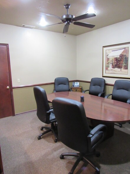More Photos Of 400 S Mustang Rd, Yukon Office For Sale