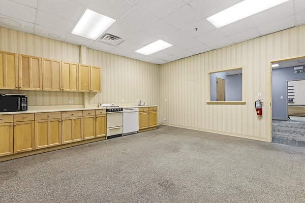 More Photos Of 501-565 N Wolf Rd, Wheeling Warehouse For Sale