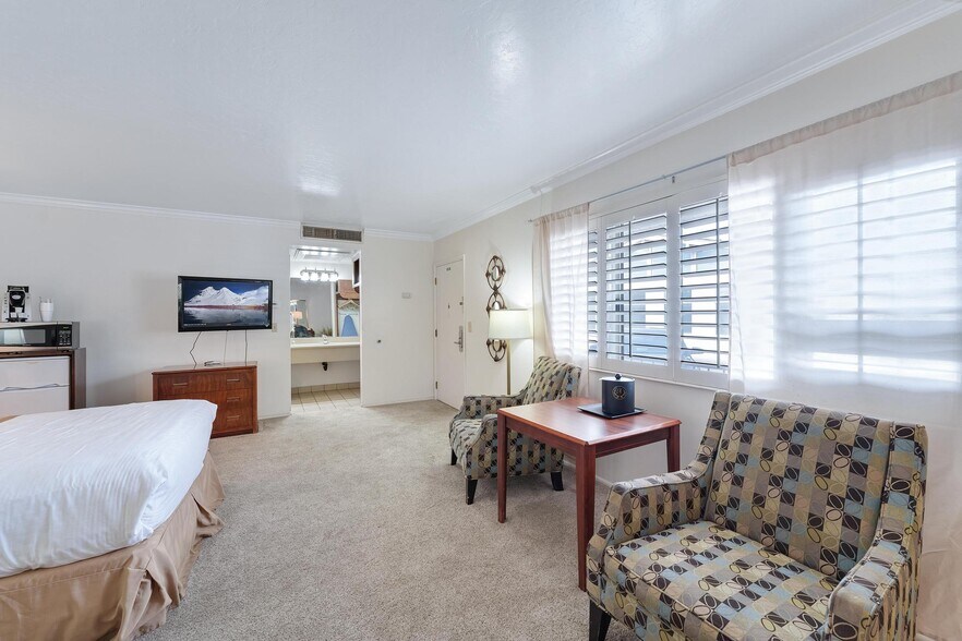 More Photos Of 423 W Main St, Vernal Hotel For Sale