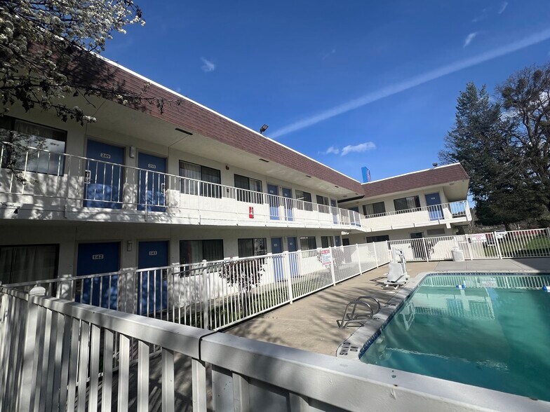 More Photos Of 1785 S Main St, Yreka Hospitality For Sale