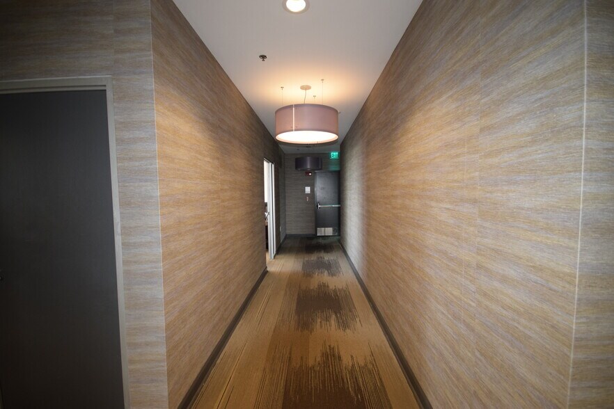 More Photos Of 5 Statehouse Plz, Little Rock Office For Sale