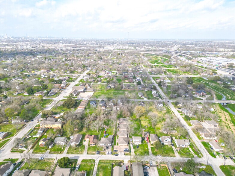 More Photos Of 4905 Kashmere St, Houston Apartments For Sale