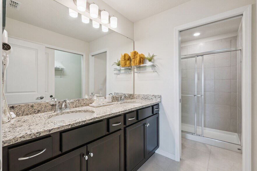 More Photos Of 921 Paradise Dr, Davenport Apartments For Sale