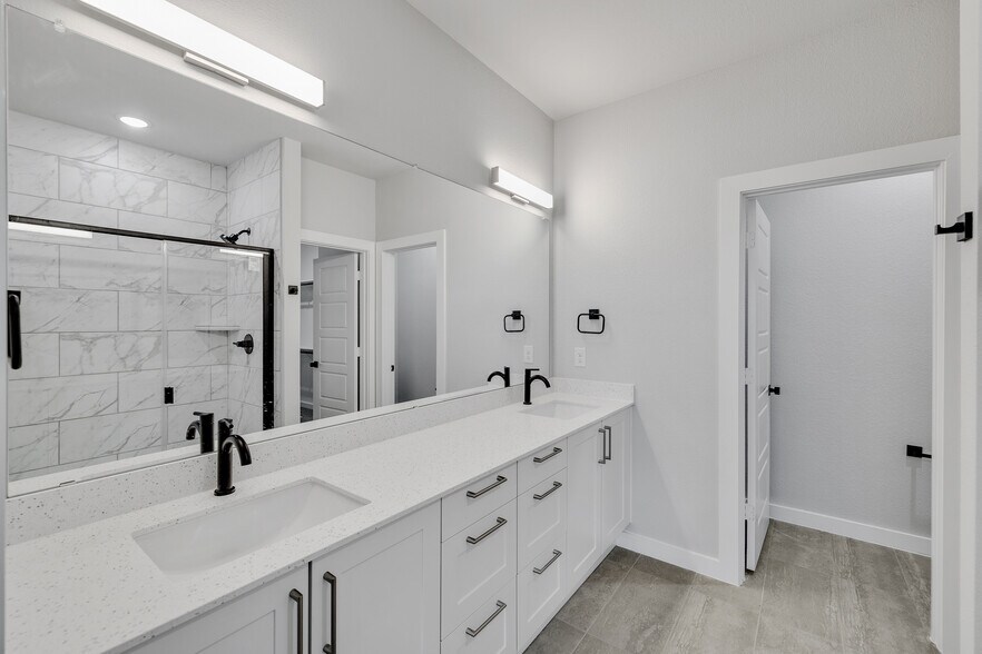 More Photos Of 4059 Clovis St, Midlothian Multifamily For Sale