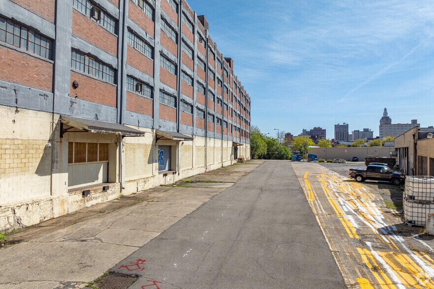 More Photos Of 117 North Ave, Youngstown Warehouse For Sale