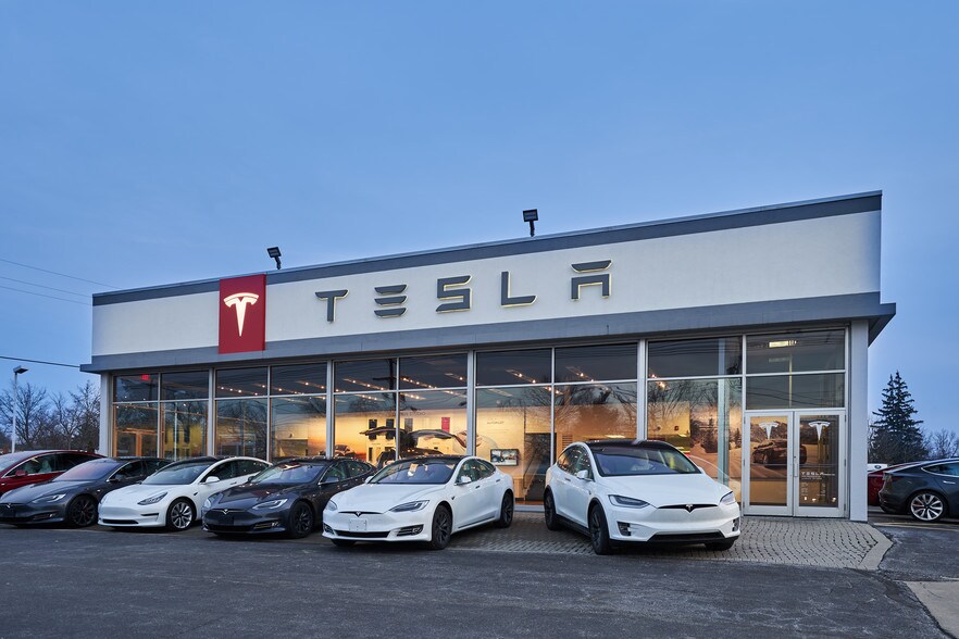 More Photos Of 5180 Mayfield Rd, Lyndhurst Auto Dealership For Sale