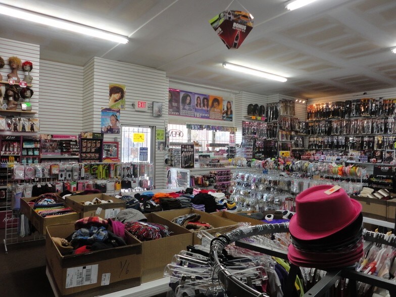 More Photos Of 2526-2536 Independence Ave, Kansas City Storefront For Sale
